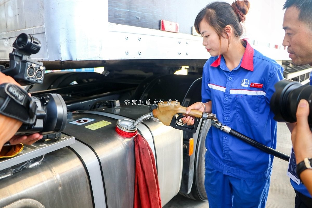 司機(jī):我們都跳著換 為啥重卡還12擋起？